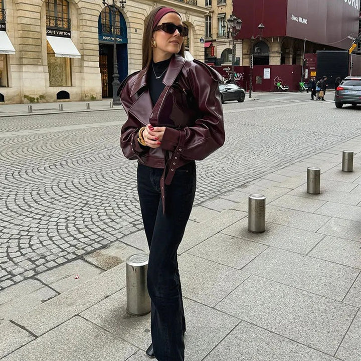 Kurze Damenweste – Slim Fit, Reverskragen, zwei Taschen