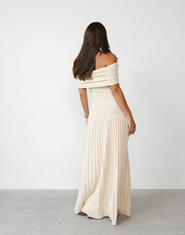 Abito Maxi Donna Spalle Scoperte Plissettato – Taglio Fluido e Versatile