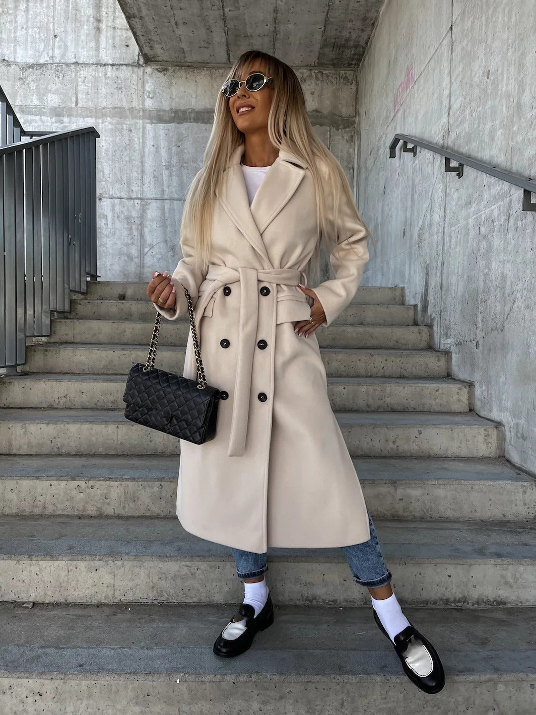 Manteau Long Femme à Double Boutonnage – Veste Ceinturée à Revers Fendu