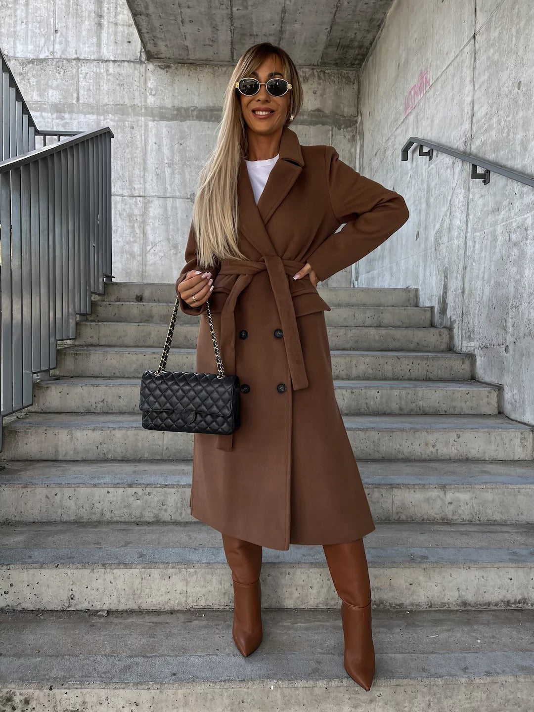 Manteau Long Femme à Double Boutonnage – Veste Ceinturée à Revers Fendu