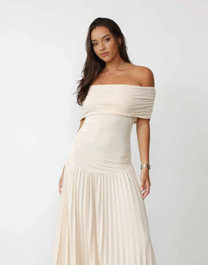 Abito Maxi Donna Spalle Scoperte Plissettato – Taglio Fluido e Versatile