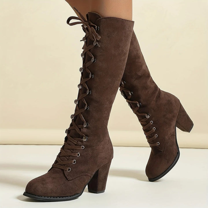 Botte Femme Haute en Suédine – Style Cavalière à Talon Large