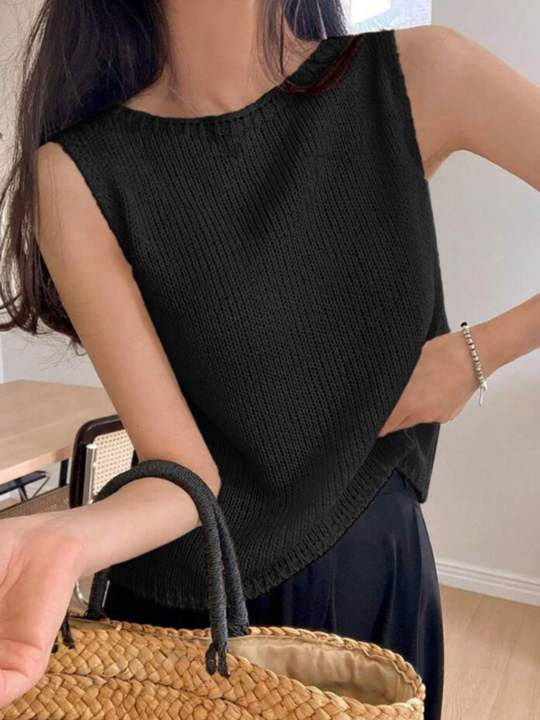 Top Women’s Sleeveless Knit – Refined Minimalist Sweater