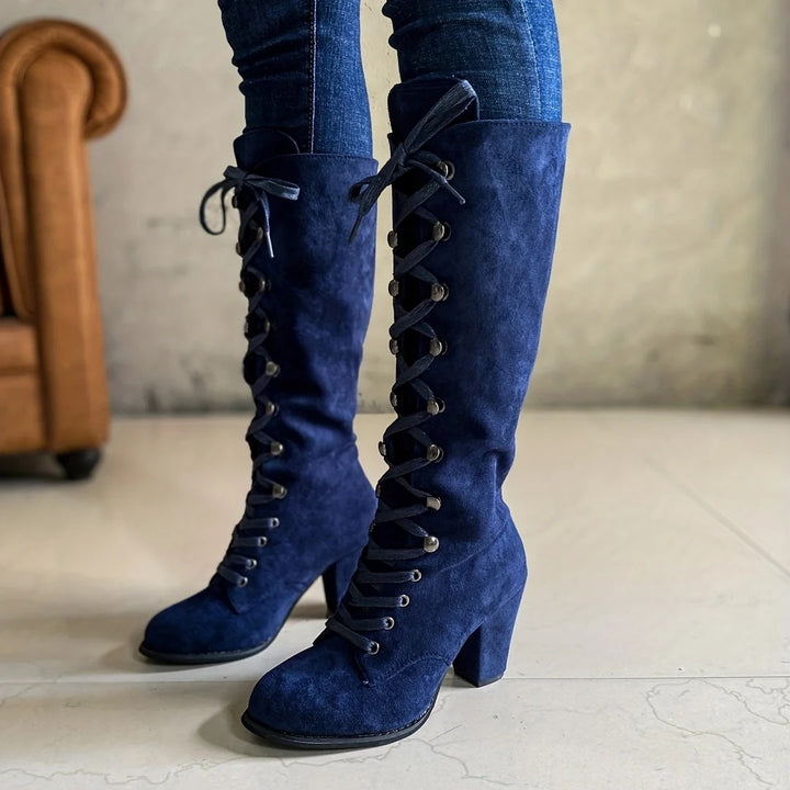 Botte Femme Haute en Suédine – Style Cavalière à Talon Large