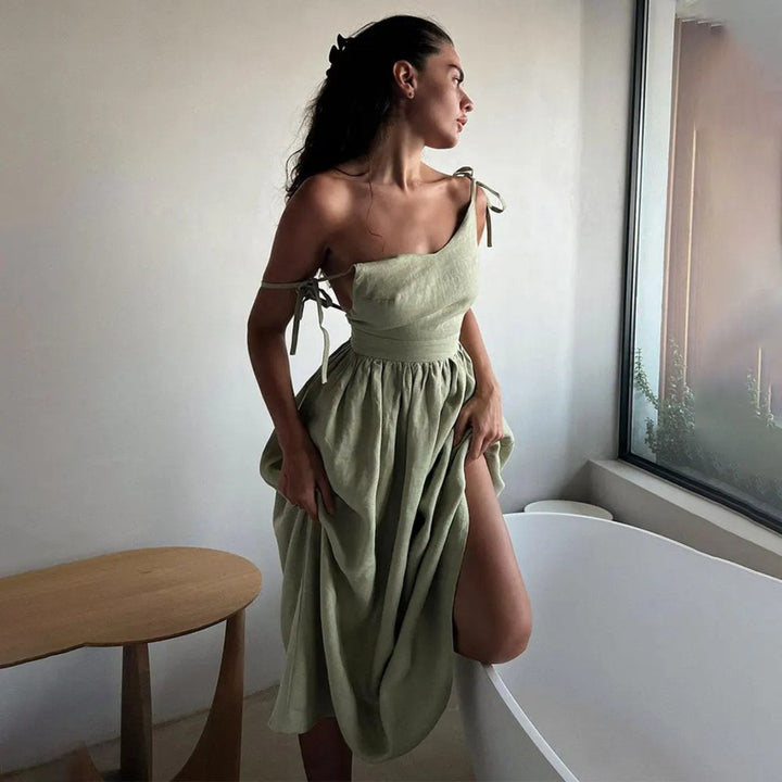 Weiches langes Damenkleid – trapezförmiger Schnitt, ärmellos mit offenem Rücken