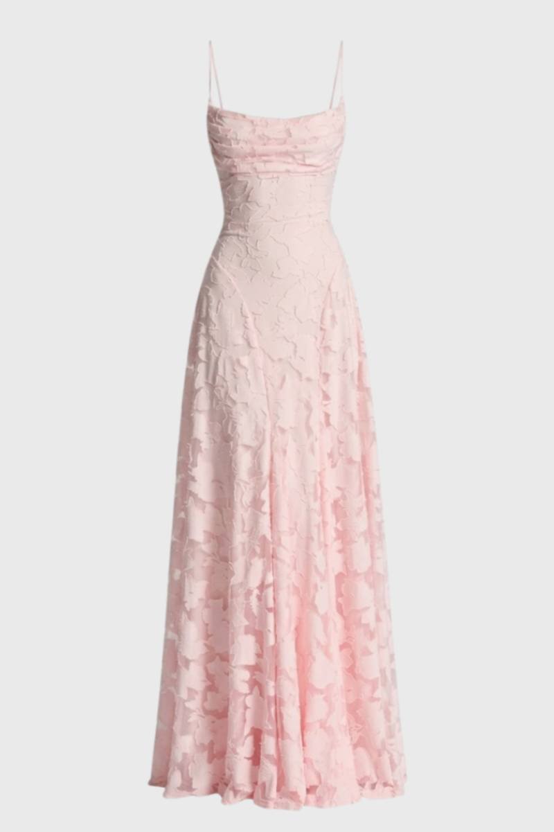 Abito lungo da donna con pizzo – silhouette fluida e romantica