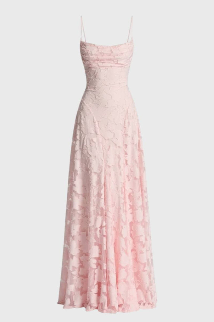 Abito lungo da donna con pizzo – silhouette fluida e romantica