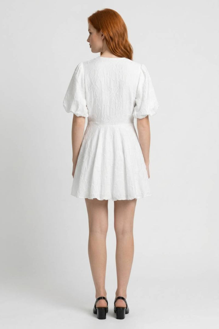 Robe Mini Femme à Manches Bouffantes – Col V Profond et Coupe Légère