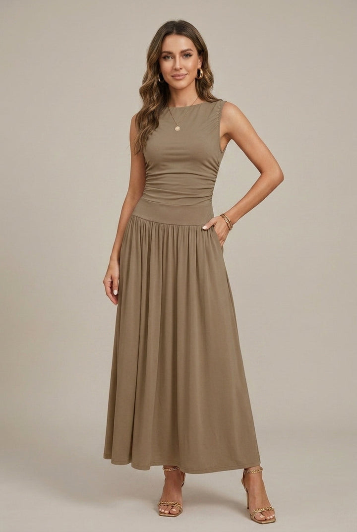 Ärmelloses langes Damenkleid – geraffte Taille und weiter Rock